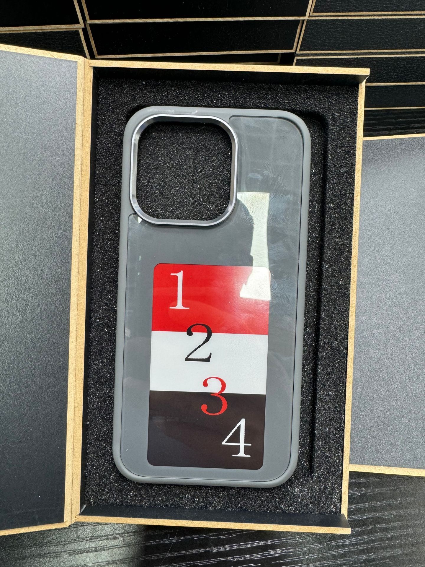 E-Ink Display Phone Case – Battery-Free Personalized Projection Cover for iPhone/Android