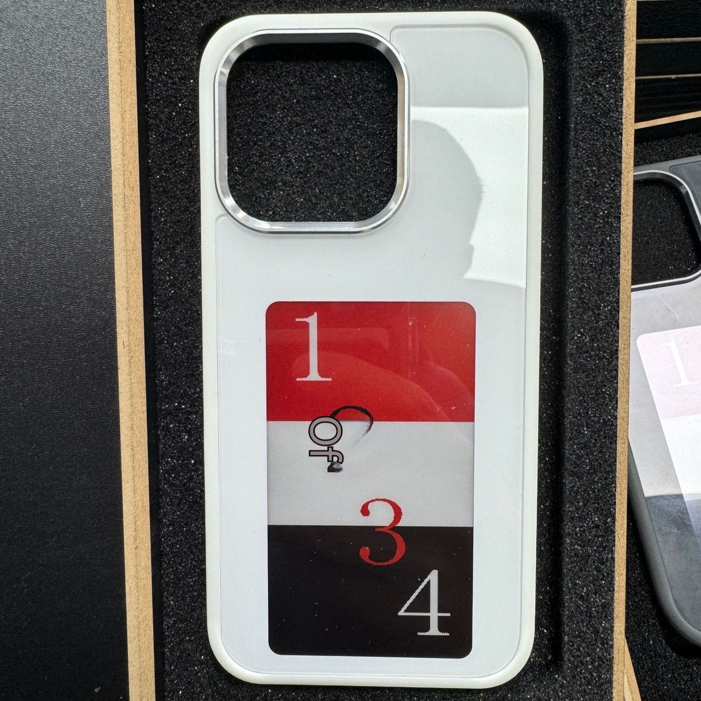 E-Ink Display Phone Case – Battery-Free Personalized Projection Cover for iPhone/Android